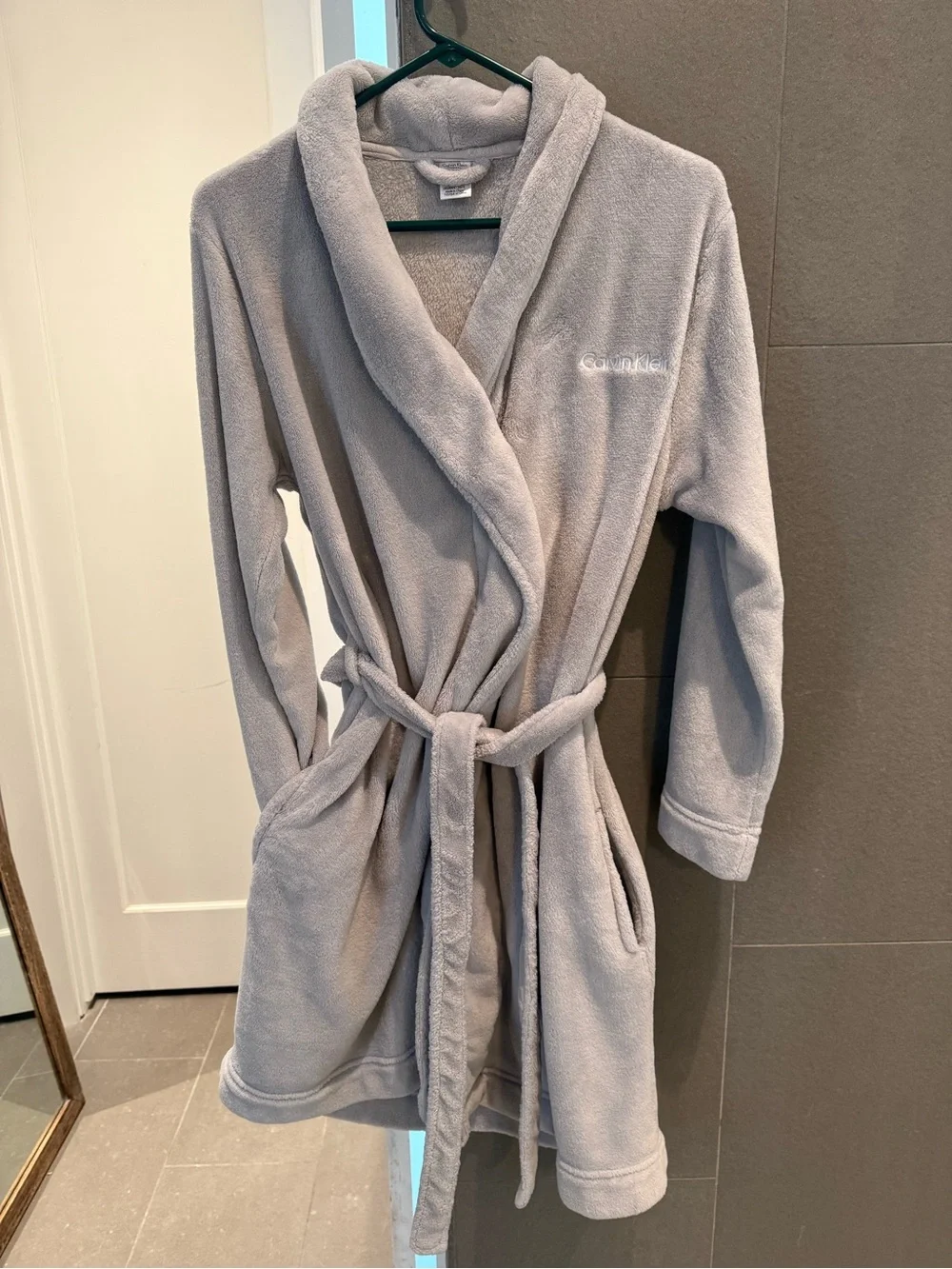 Calvin Klein Light Gray Plush Bathrobe with Embroidered Logo Women’s XS/S